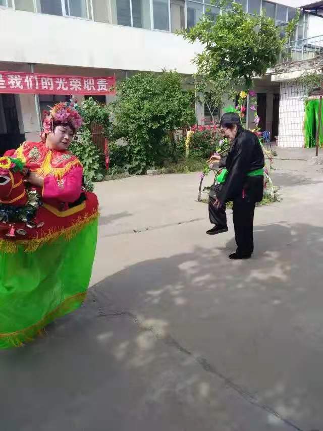 养老院里热闹起来了